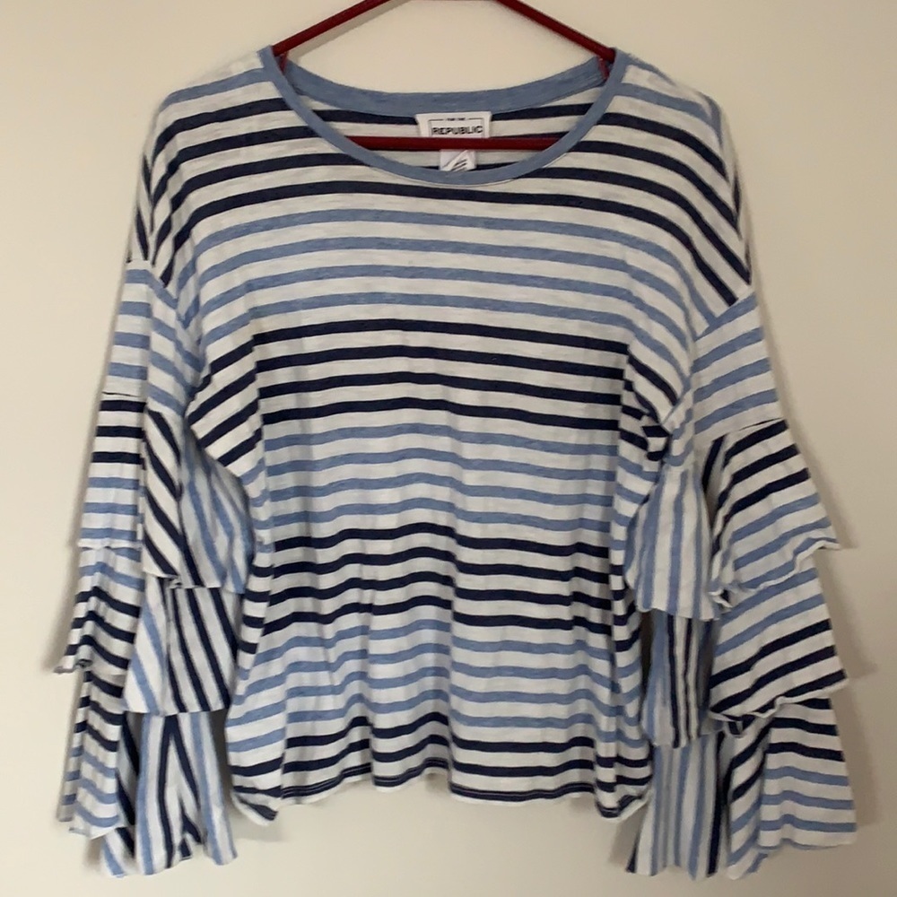 STRIPED RUFFLED LAYERED TOPS SIZE M
